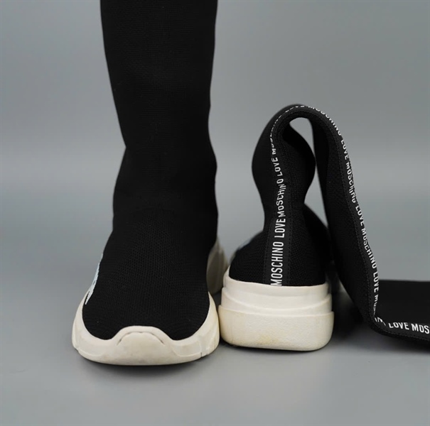 Giày Moschino đen cổ cao KG+