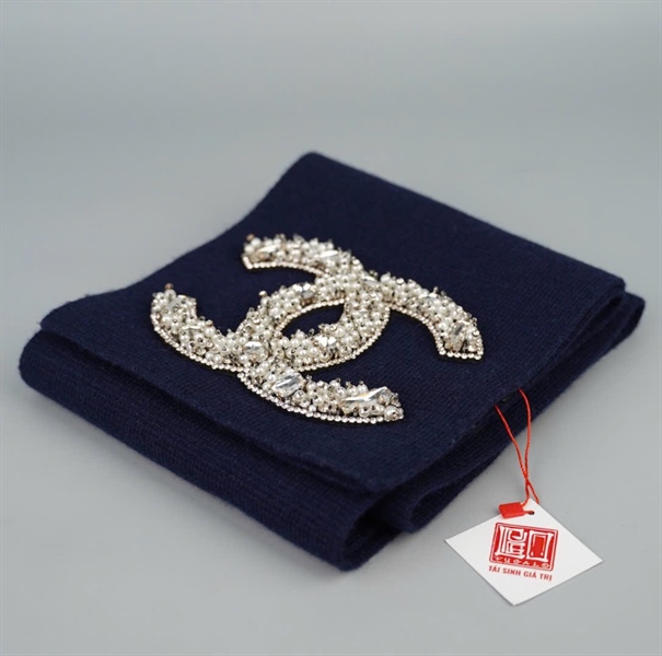 Khăn Chanel xanh logo đính đá KG+