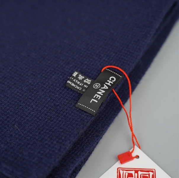 Khăn Chanel xanh logo đính đá KG+