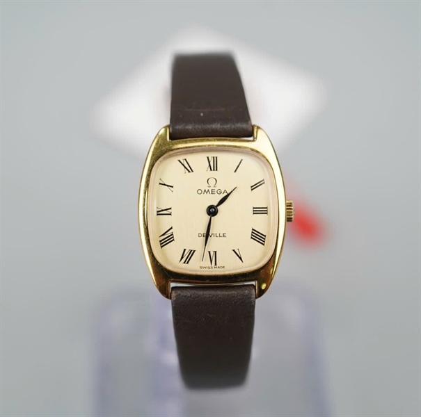 Đồng hồ Omega mặt vuông dây nâu KG+