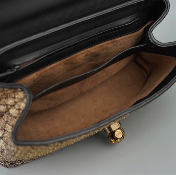 Túi Bottega xám ánh kim viền đen sz26 KG+