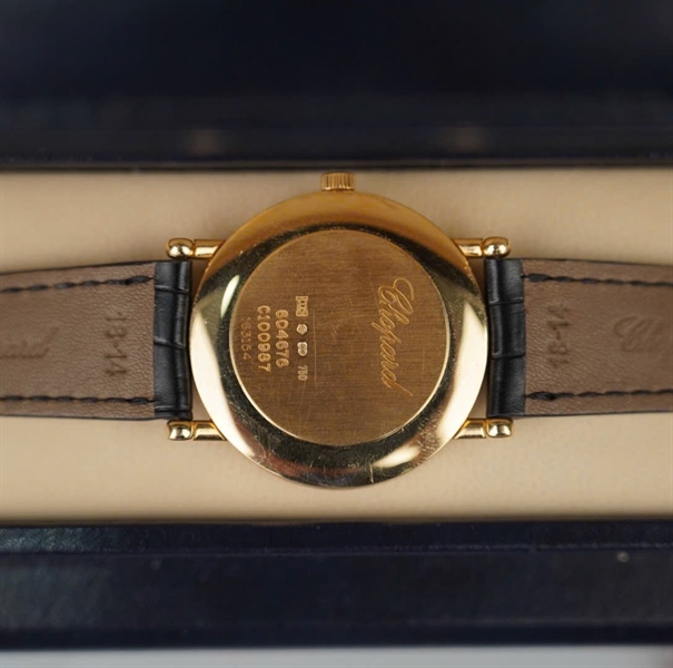 Đồng hồ Chopard mặt tròn đính kim dây đen có giấy kiểm định (604676) +