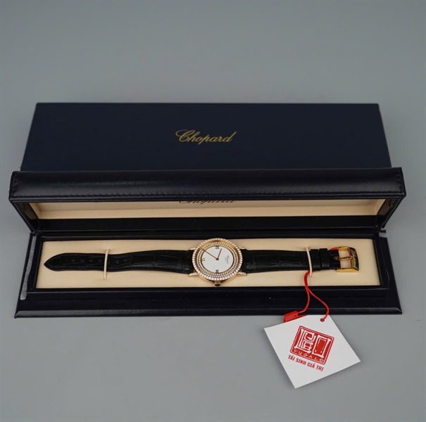 Đồng hồ Chopard mặt tròn đính kim dây đen có giấy kiểm định (604676) +