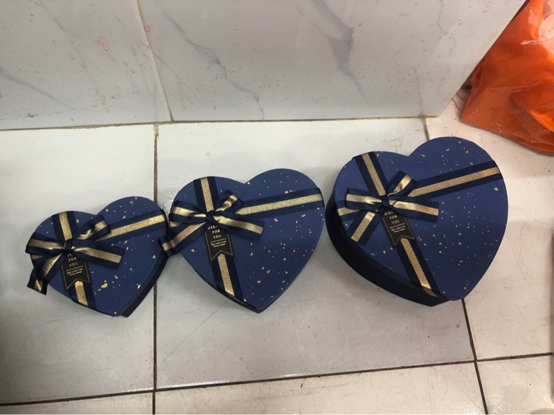Hộp quà trái tim VỪA 18cm