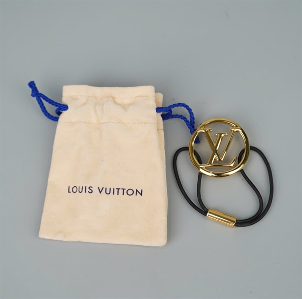 Cột tóc LV logo màu vàng dây đen +