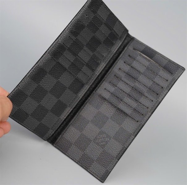 Ví LV gập 2 ô vuông đen KG+