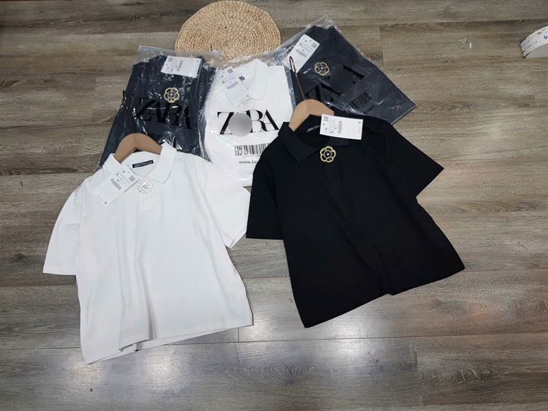Áo phông zara cộc tay đính cúc hoa 2 màu