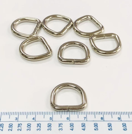 Móc Chữ D TRẮNG 4 Cái