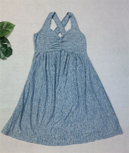 Đầm dây universal kẻ sọc