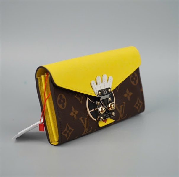 Ví LV hoa nâu nắp vàng (LT) KG+