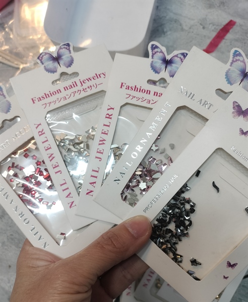 Đá chân bằng nhỏ sét 100v