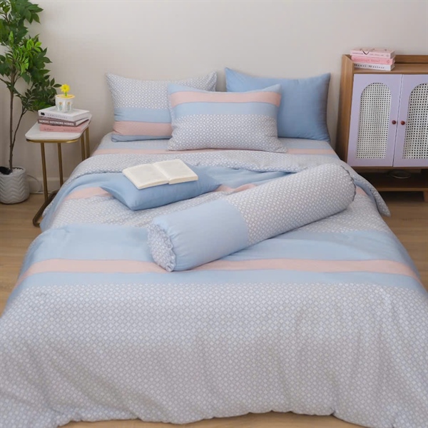 Bộ drap 4 món Tencel 50s No Poly họa tiết sọc ngang xanh da trời, hồng cam tam giác nhuyễn