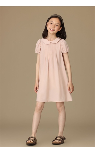 Váy hồng cổ sen xếp ly