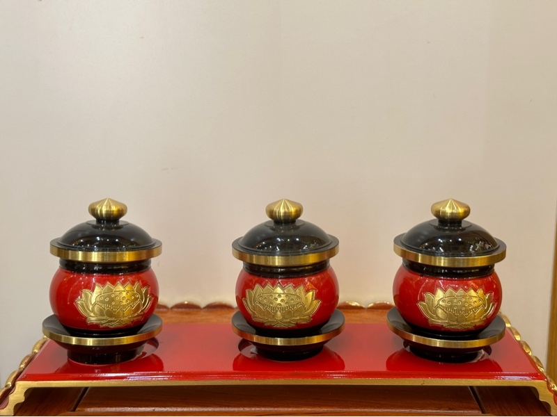 Đê cốc mầu đỏ hoa sen