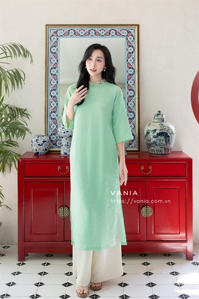 Áo dài suông tơ tằm cổ đính hạt