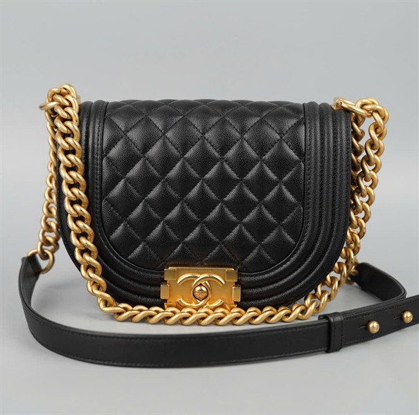Túi Chanel Boy Half Moon đen sz18 (BMC)+