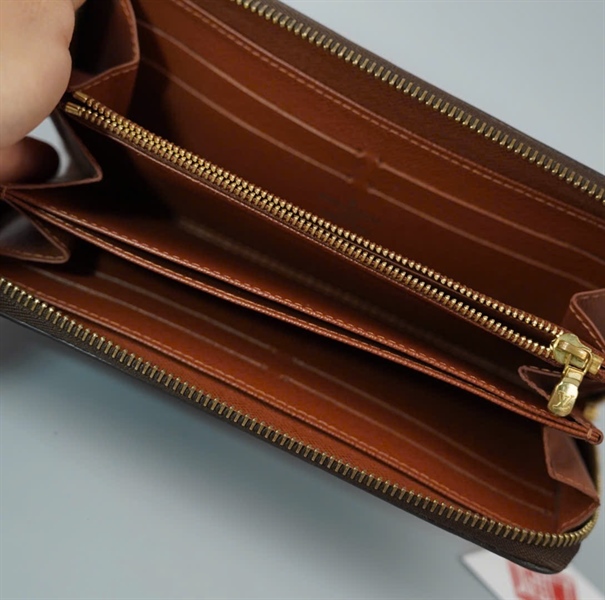 Ví LV hoa nâu khóa zip (LT) KG+