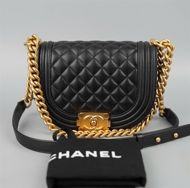 Túi Chanel Boy Half Moon đen sz18 (BMC)+