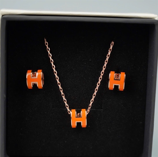 Set nữ trang Hermes bông tai + dây chuyền chữ H cam (A-T) KG+