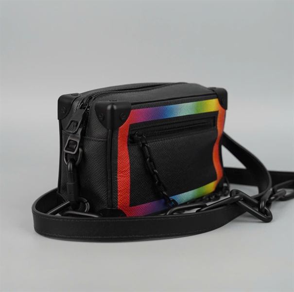 Túi LV Soft Trunk Taiga Mini Black/Rainbow sz18 (BMC) KG+