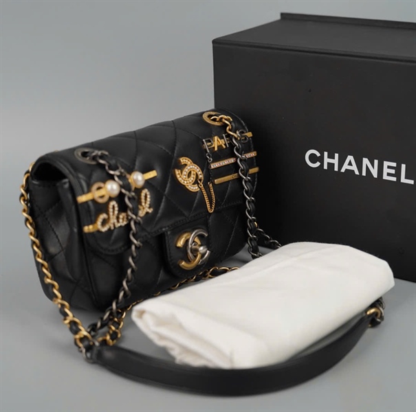 Túi Chanel charm đen (XLG3KNA8) sz17 (BCM) KG+