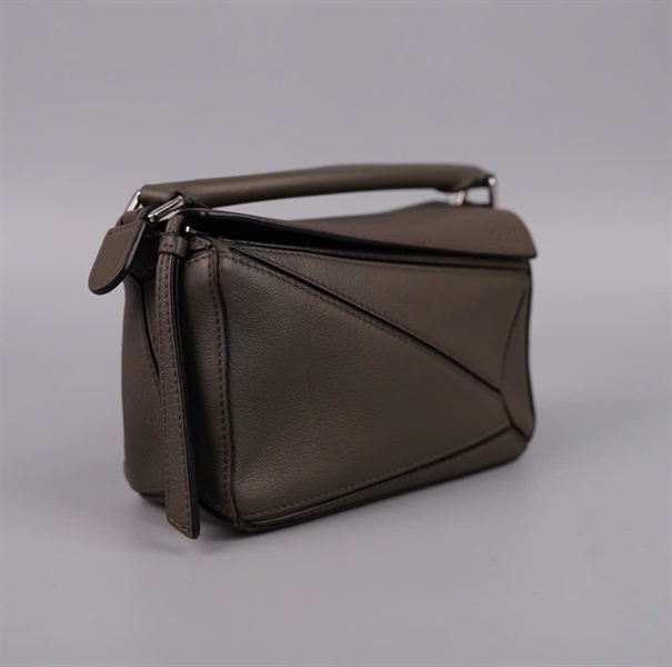 Túi Loewe xám xanh sz17 (BMC) KG+