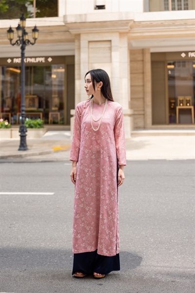 Áo dài suông cổ tròn nút cườm