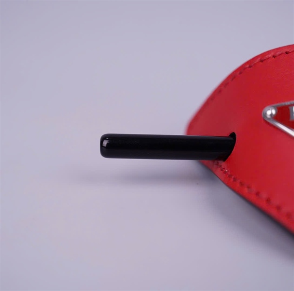 Cài tóc Prada đỏ đen +