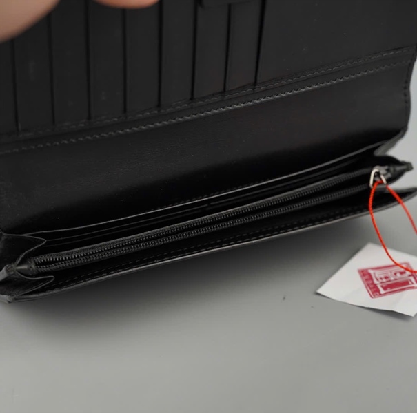 Ví GG gập 2 in logo chìm màu đen (BQ) KG+