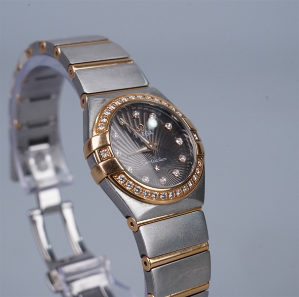 Đồng hồ Omega mặt tròn đen dây bạc (91558791) KG+