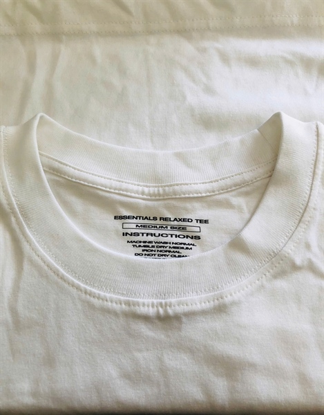 ESSENTIALS RELAXED TEE