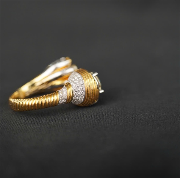 Nhẫn vàng đôi hoa kim cương 8,58ly kèm giấy kiểm định + hoa fancy kc màu thiên nhiên KG+