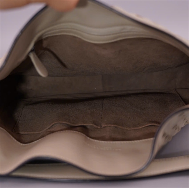 Túi Bottega trắng kèm gương sz30 KG+