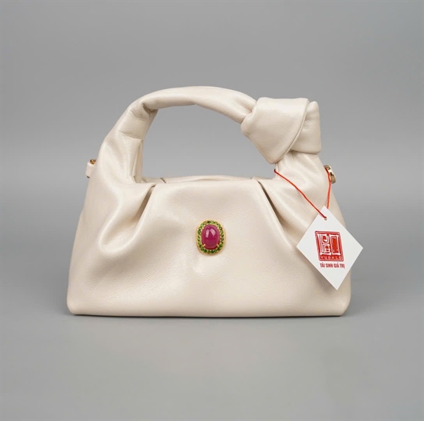 Túi Tara trắng đính charm hoa xanh sz20 KG+