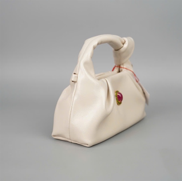 Túi Tara trắng đính charm hoa xanh sz20 KG+