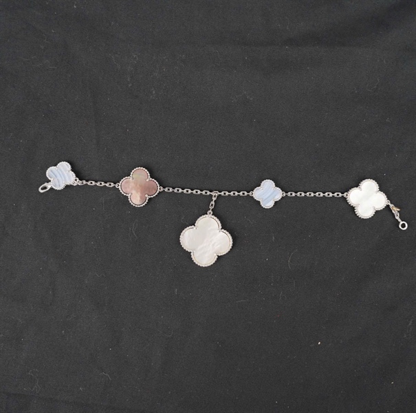 Vòng tay Van Cleef (JE872003) hoa trắng KG+