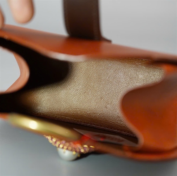 Túi Tara da bò đính charm hoa hồng sz15 KG+