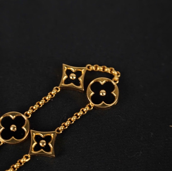 Vòng tay Van Cleef hoa đen KG+