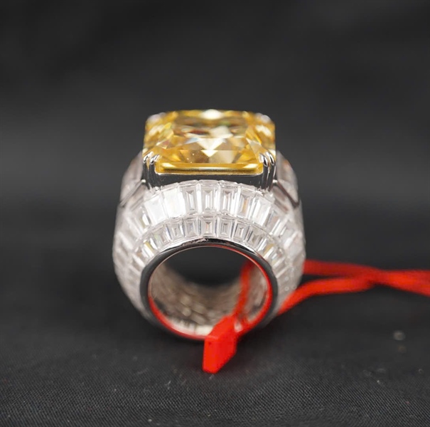 Nhẫn Tara 18K, saphire trắng đính đá Nam Phi KG+