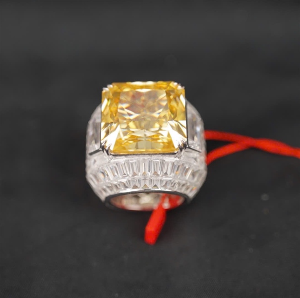 Nhẫn Tara 18K, saphire trắng đính đá Nam Phi KG+