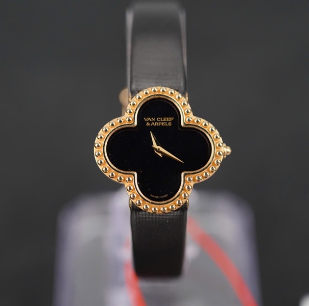 Đồng hồ Van Cleef mặt hoa đen dây đen (136574) KG+