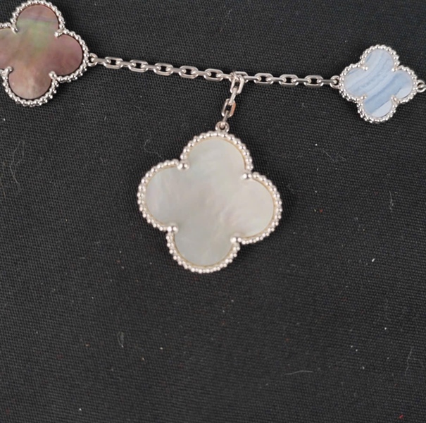 Vòng tay Van Cleef (JE872003) hoa trắng KG+