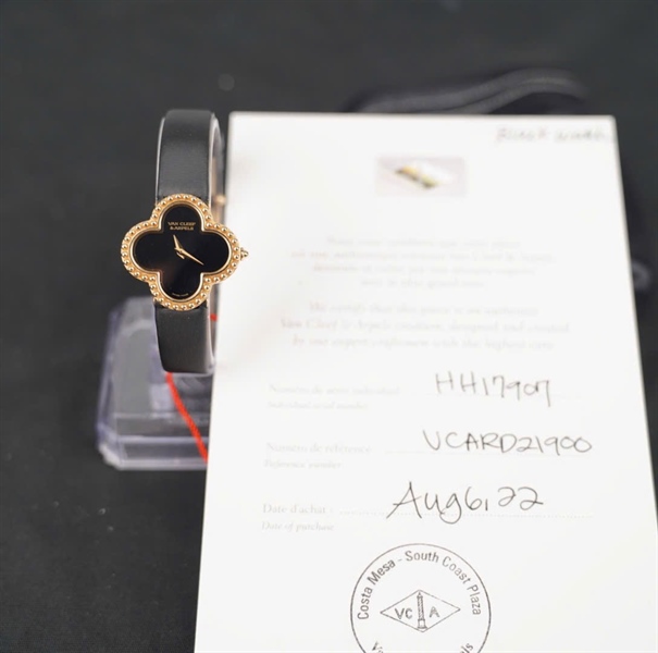 Đồng hồ Van Cleef mặt hoa đen dây đen (136574) KG+