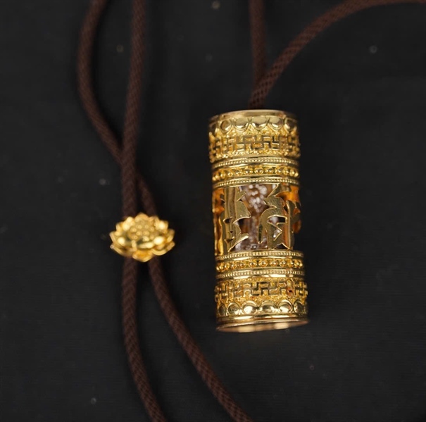 Dây chuyền Tara vàng 14K Ống Phật ngồi KG+