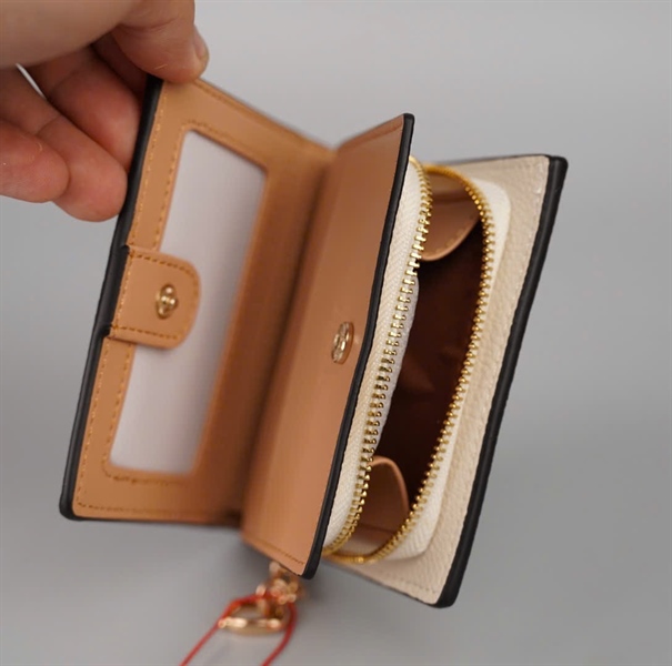 Ví Coach trắng in hình mèo +