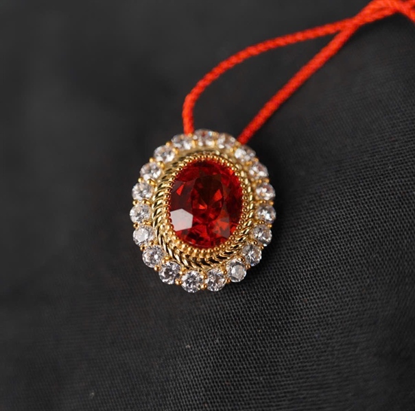 Cài áo Tara vàng 10K, Crystal đỏ, ngọc trai baby, đá trắng KG+