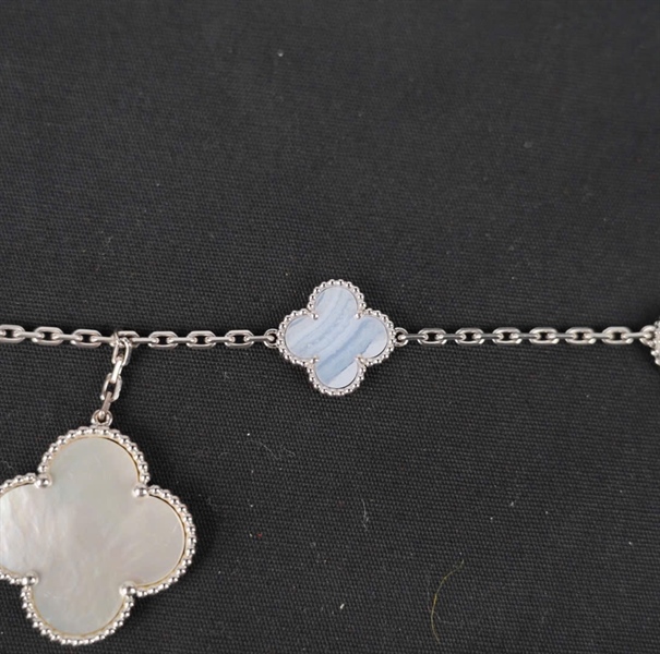 Vòng tay Van Cleef (JE872003) hoa trắng KG+