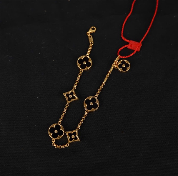 Vòng tay Van Cleef hoa đen KG+