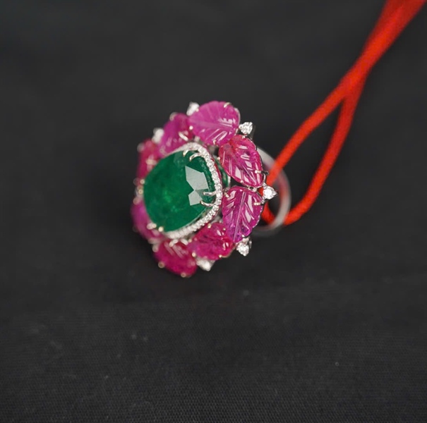 Nhẫn Tara vàng 10k ngọc lục bảo + lá tourmaline đính kim cương kèm giấy kiểm định KG+