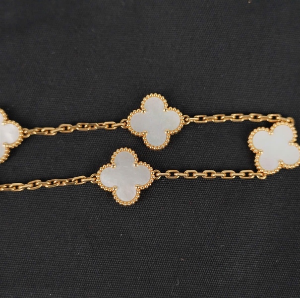 Vòng tay Van Cleef (JC777214) hoa trắng KG+